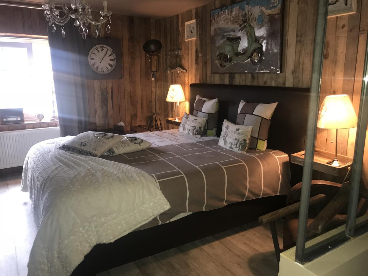 Le Relais De Chassepierre Hotell Exteriör bild
